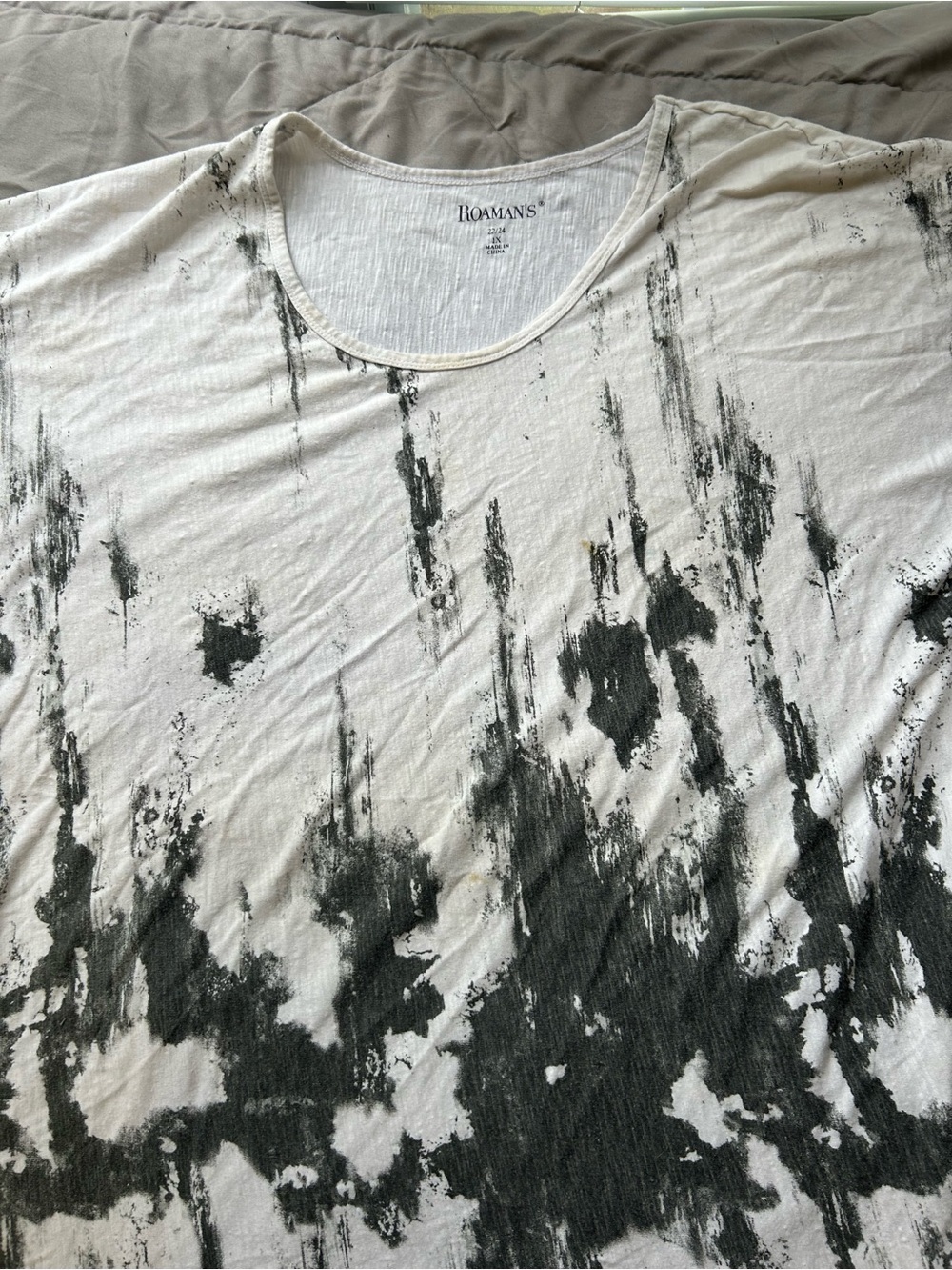 💚3/$25 Roaman's White and Black Abstract Scoop Neck Tee 22/24